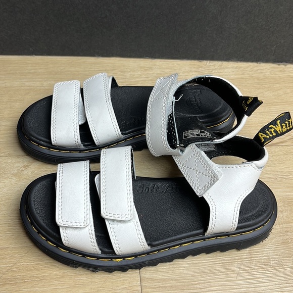 Dr. Martens Unisex-Child Klaire, SIZE 2 US - Picture 4 of 7